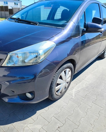 Toyota Yaris cena 11900 przebieg: 331000, rok produkcji 2012 z Bydgoszcz małe 106